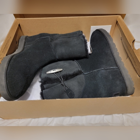 UGG Black Button WedgeBoots - Picture 2 of 6